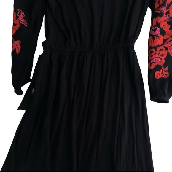 Skies Are Blue Sylvie Floral Embroidered Faux Wrap Knit Dress Womens Size S - Picture 8 of 11